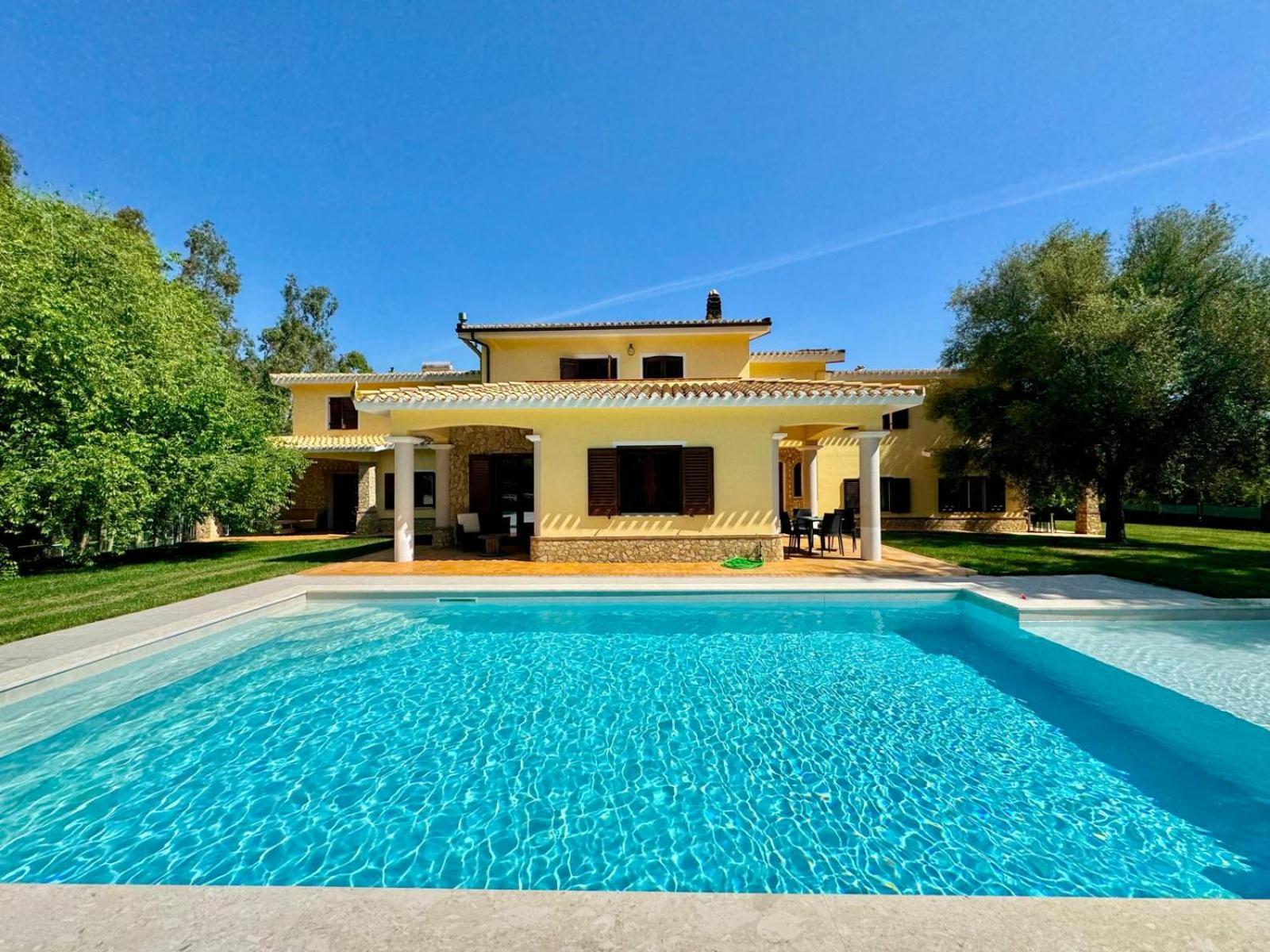 With Pool Apartment *